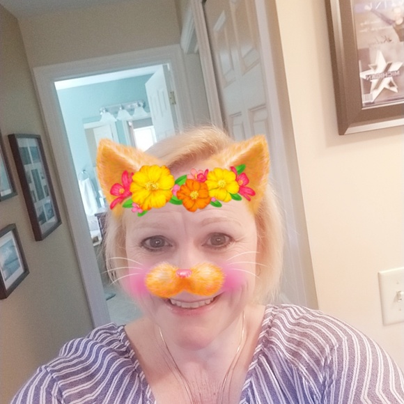 Meet your Posher, Karin - Picture 2 of 2